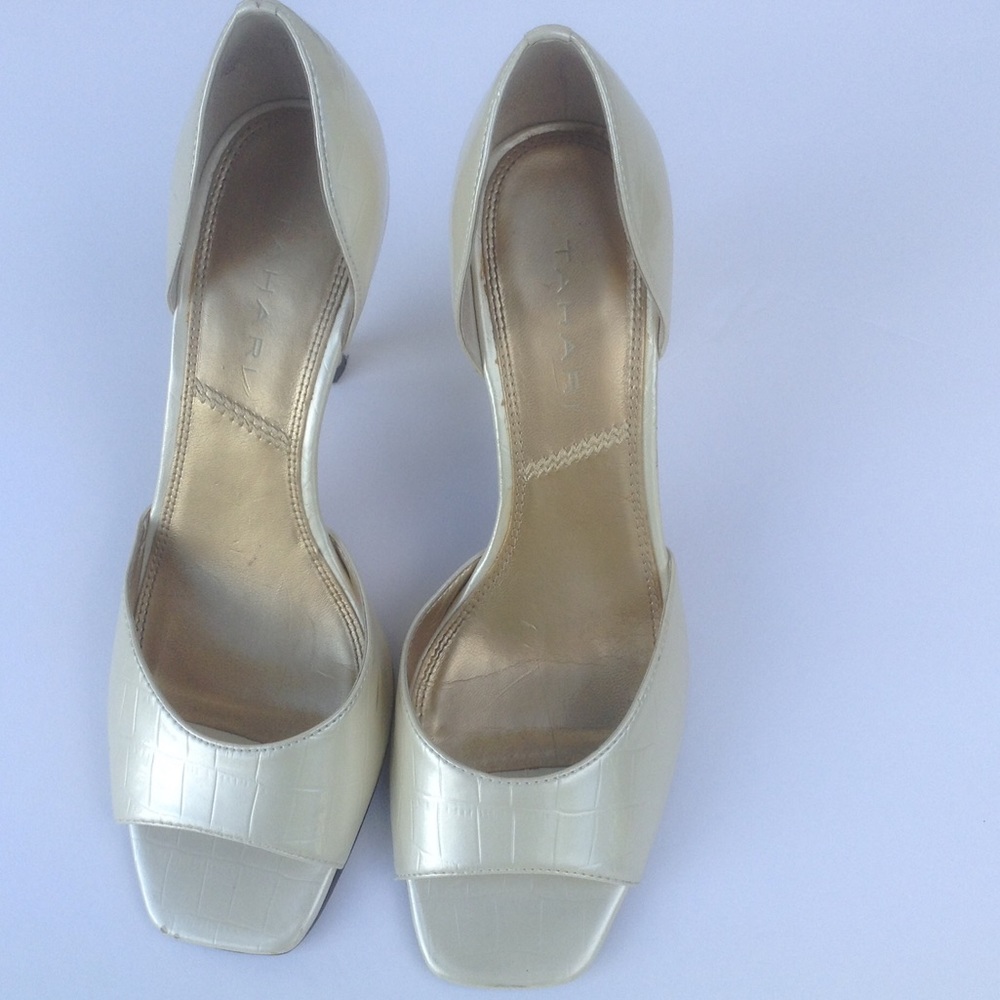 Tahari  Cream Patent Leather Pump