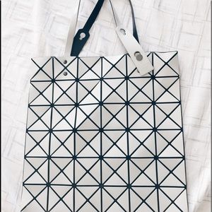 ⚪️⚫️Issey Miyake Bao Bao bag Off-White⚫️⚪️