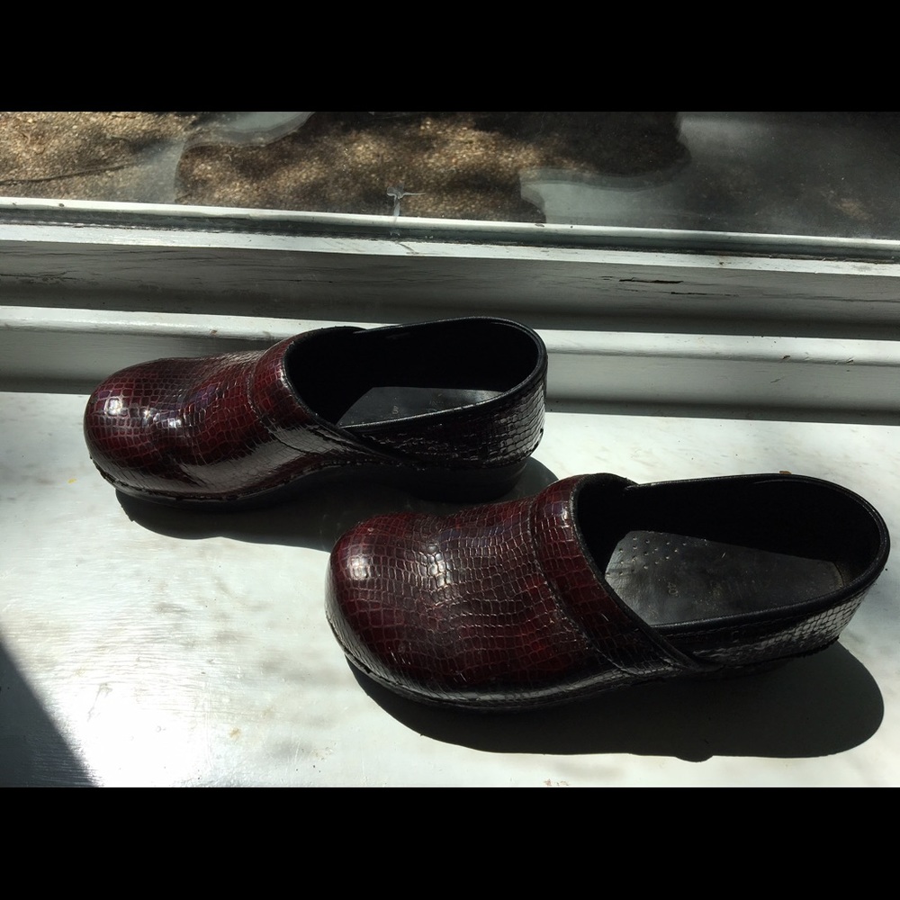 Garnet snake print embossed Sanita Clogs size 40