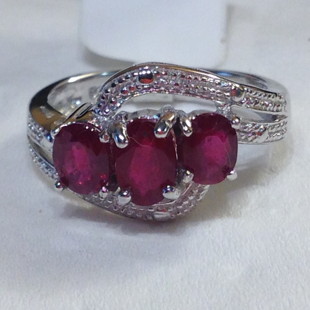 Genuine Ruby 2.3 tcw swirl Trilogy Ring + 🎁