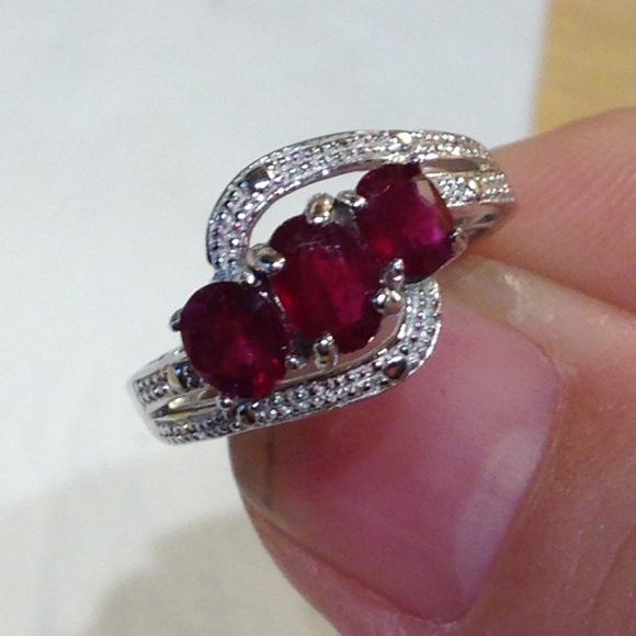 Genuine Ruby 2.3 tcw swirl Trilogy Ring + 🎁 - Picture 2 of 6