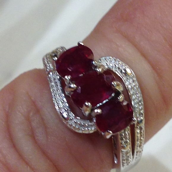 Genuine Ruby 2.3 tcw swirl Trilogy Ring + 🎁 - Picture 3 of 6