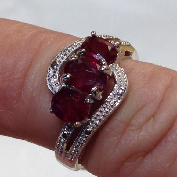 Genuine Ruby 2.3 tcw swirl Trilogy Ring + 🎁 - Picture 4 of 6