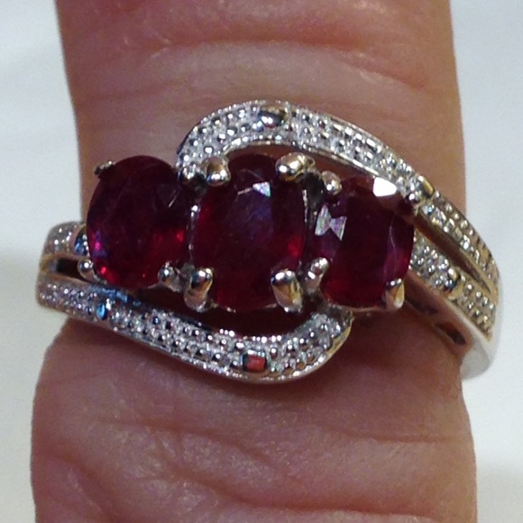 Genuine Ruby 2.3 tcw swirl Trilogy Ring + 🎁 - Picture 5 of 6