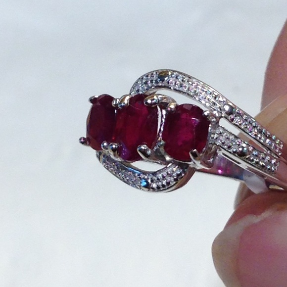 Genuine Ruby 2.3 tcw swirl Trilogy Ring + 🎁 - Picture 6 of 6