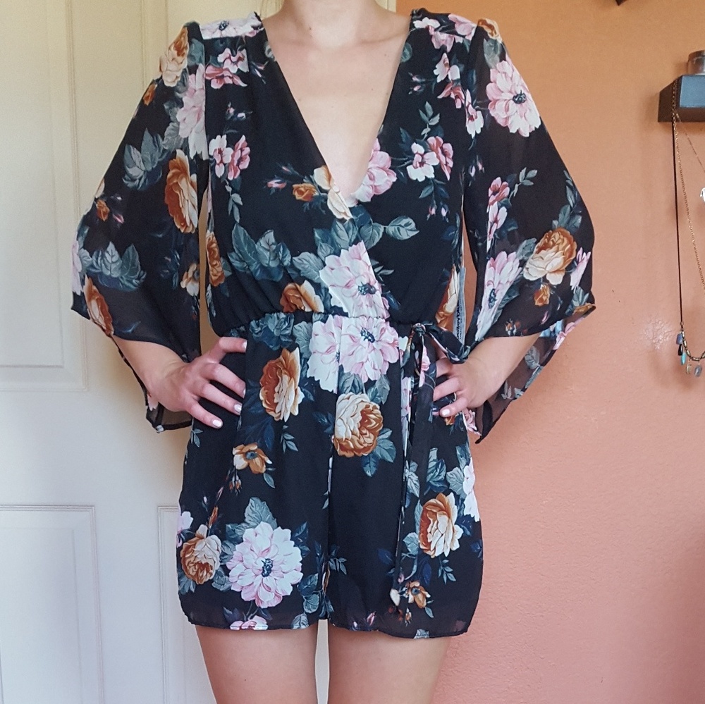 flowerprint black romper flowy sleeves sexy date