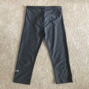 UA heat gear compression crop pants