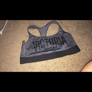 vS sports bra