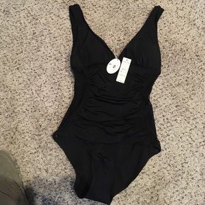 Tommy Bahama lace low v neck 1 pc wide straps 10