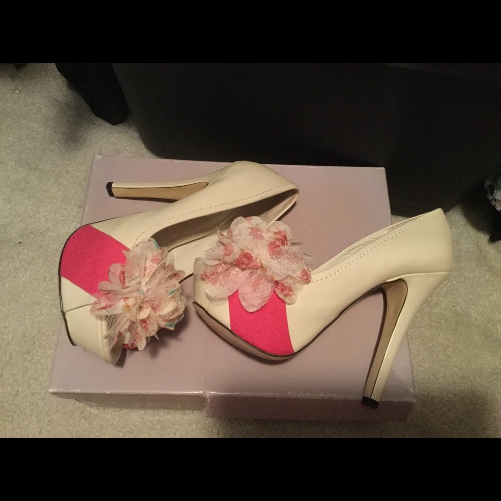 Bakers-Mojo Moxy Poppy Flower Pump