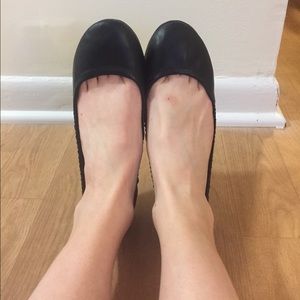 Black ballet flats