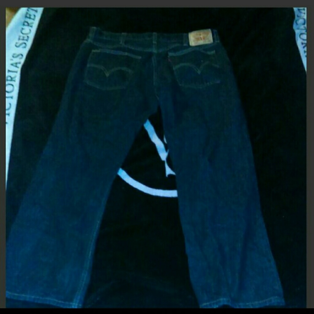 38/30 men's Levi's low boot cut