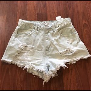 Cute light denim shorts.