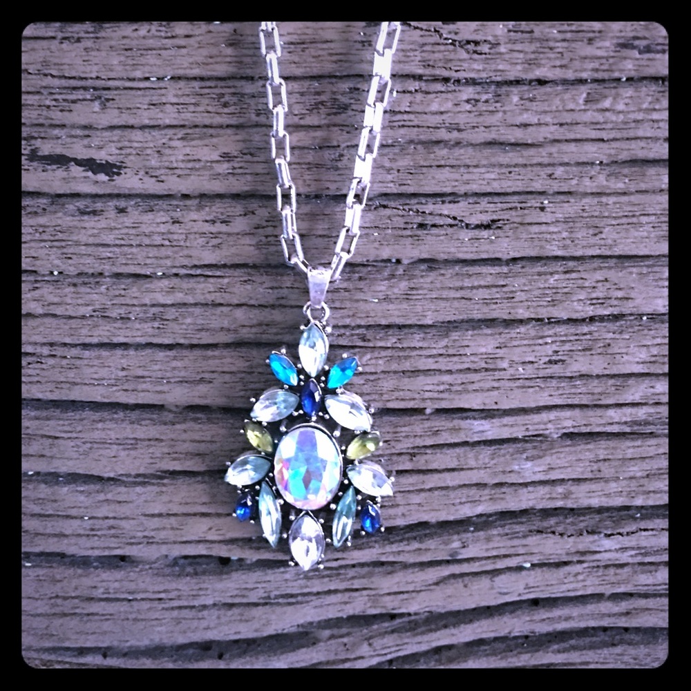 Brilliant stone necklace