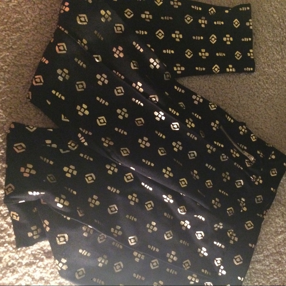 Long legging style pants with zipper pockets