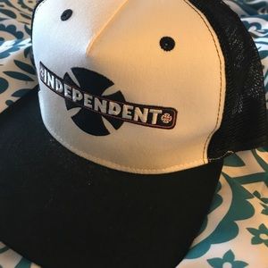 Independent trucker hat