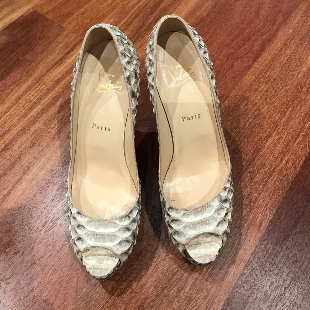 Christian Louboutin python pumps 👠