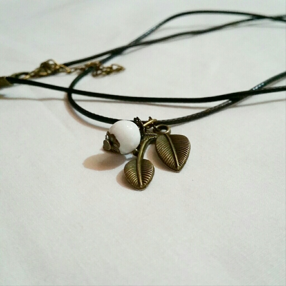 2/$22☆White berry ceramic bead necklace - Picture 2 of 3