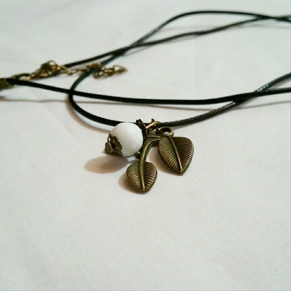 2/$22☆White berry ceramic bead necklace - Picture 2 of 3