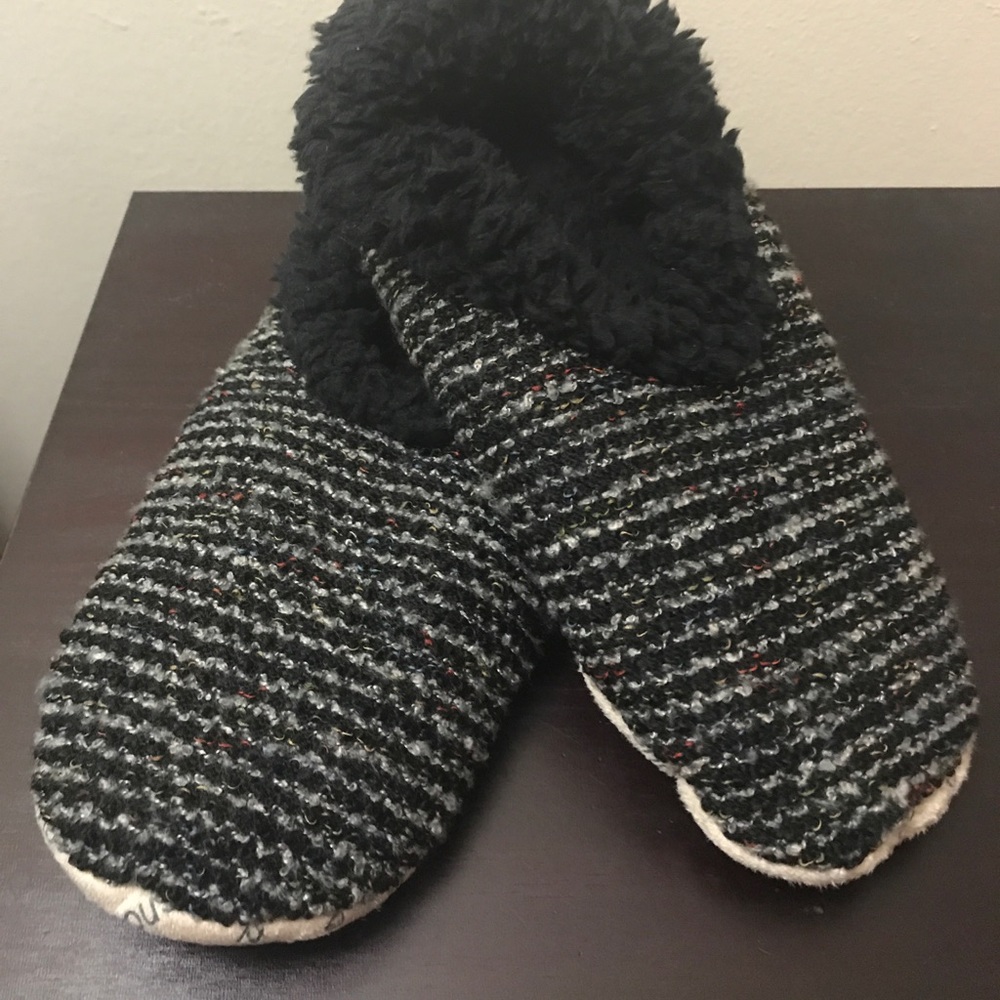 Snoozes slip on fuzzy slippers