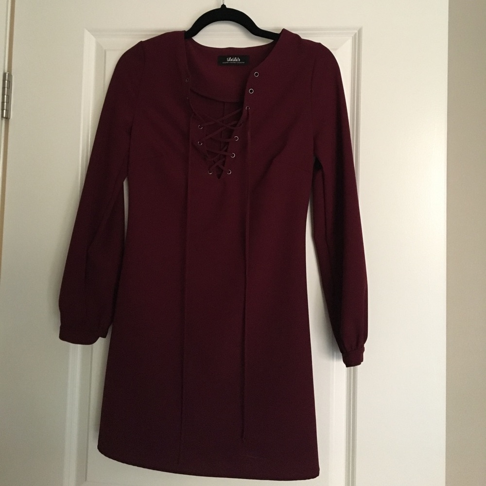Maroon long sleeve, lace up dress!