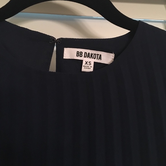 BB Dakota Navy Pleated Dress - Picture 2 of 2
