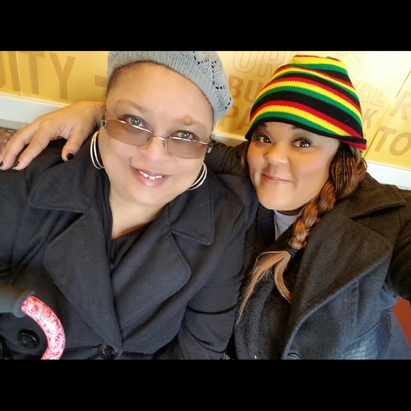 Meet your Posher, Beverly - Picture 1 of 1