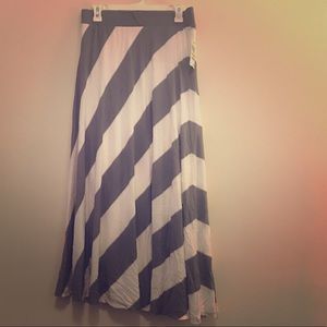 Long gray/white skirt