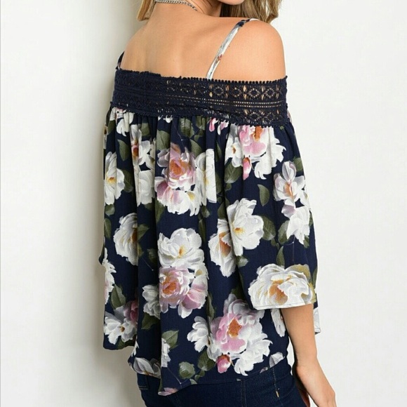 🆕 Threadzwear Off Shoulder Top. - Picture 4 of 7