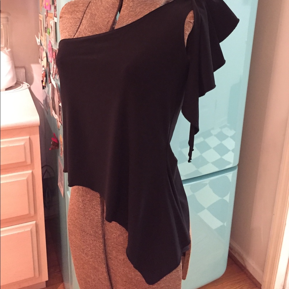 Light + Flowy Top! - Picture 2 of 3