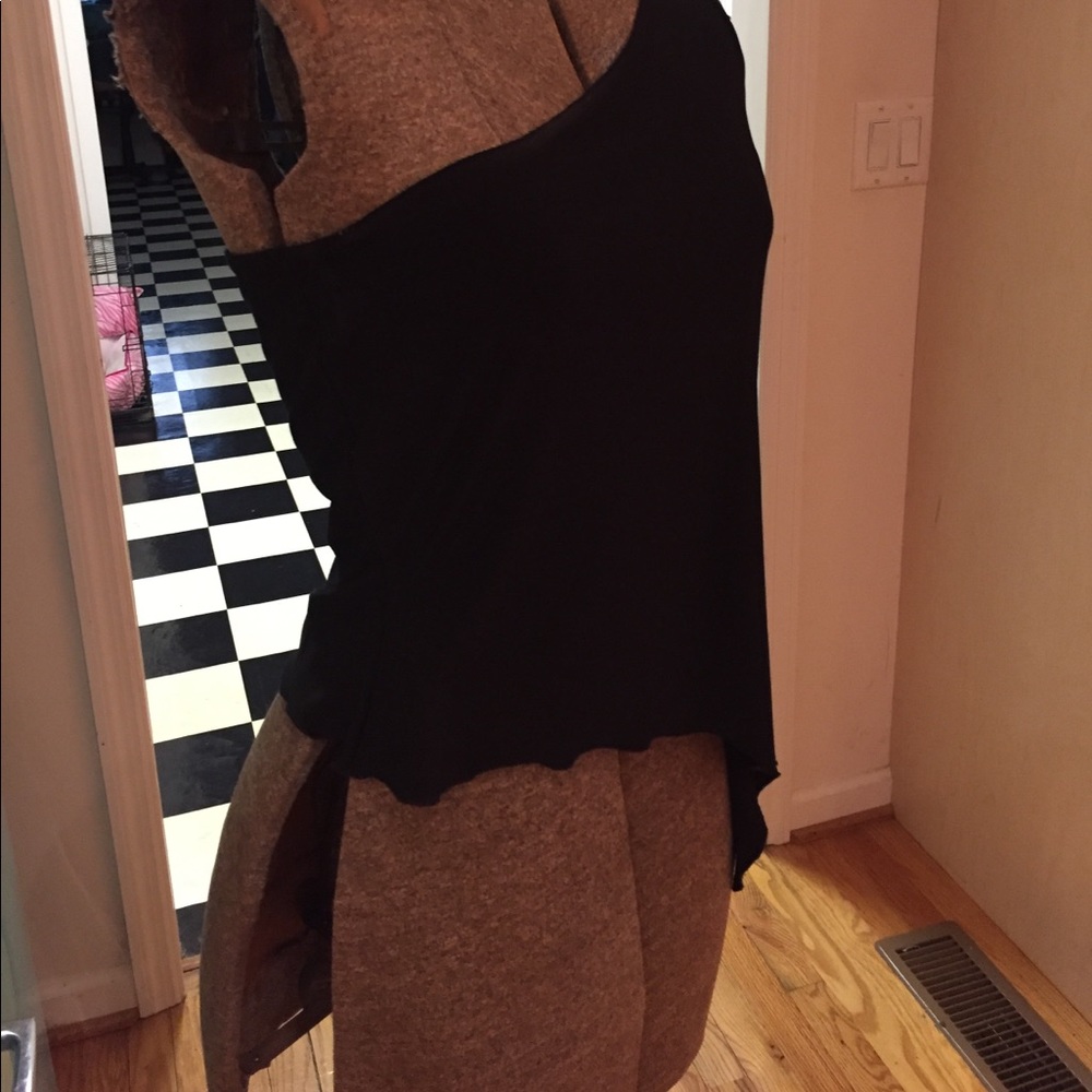 Light + Flowy Top! - Picture 3 of 3