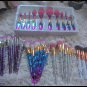 Makeup brushes