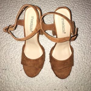 Shoe Dazzle tan suede block heel sandals