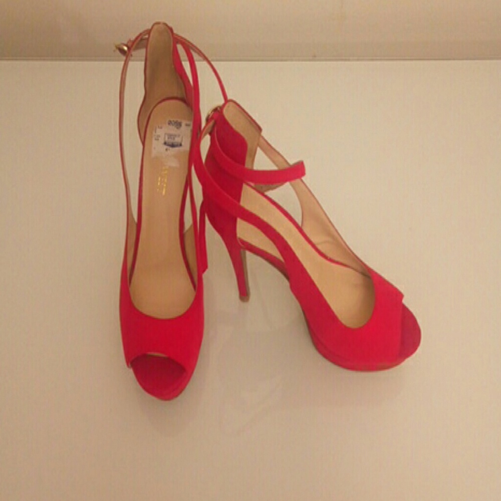 Nine West red suedel-ike  heels