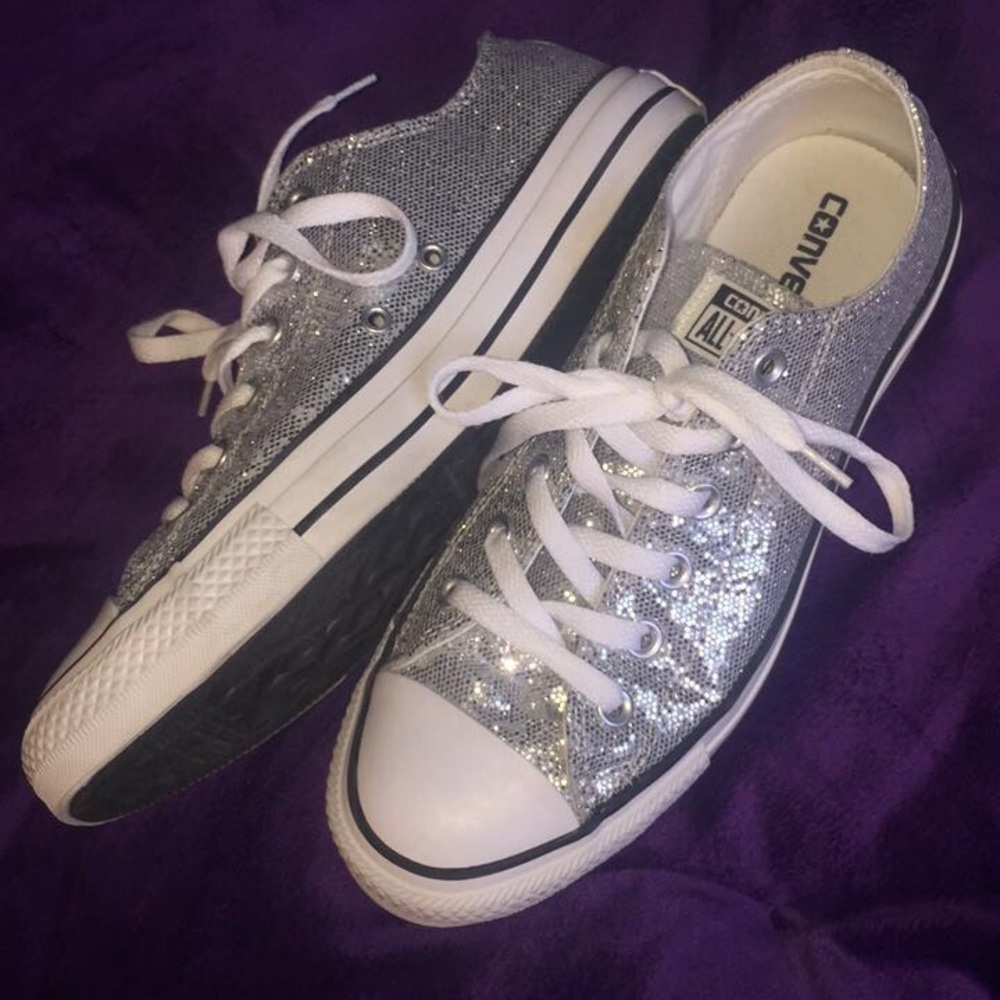 Sparkly Converse size 9 in womans