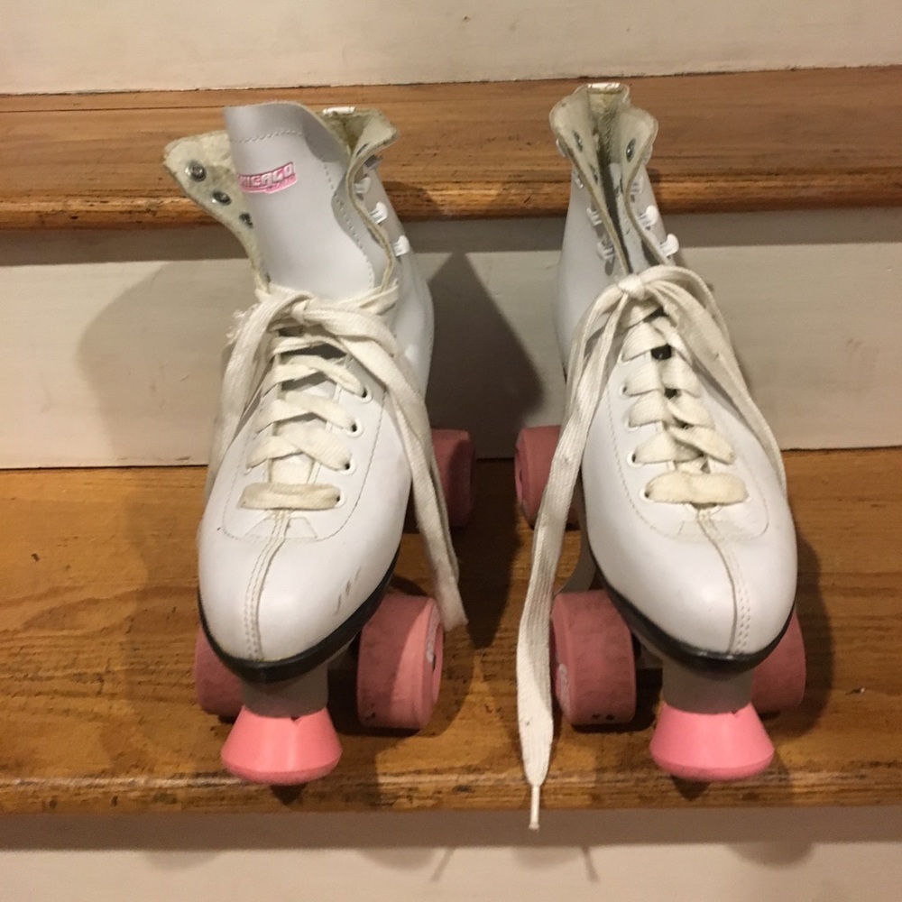 Pink and white skates, size 7 in good condition.