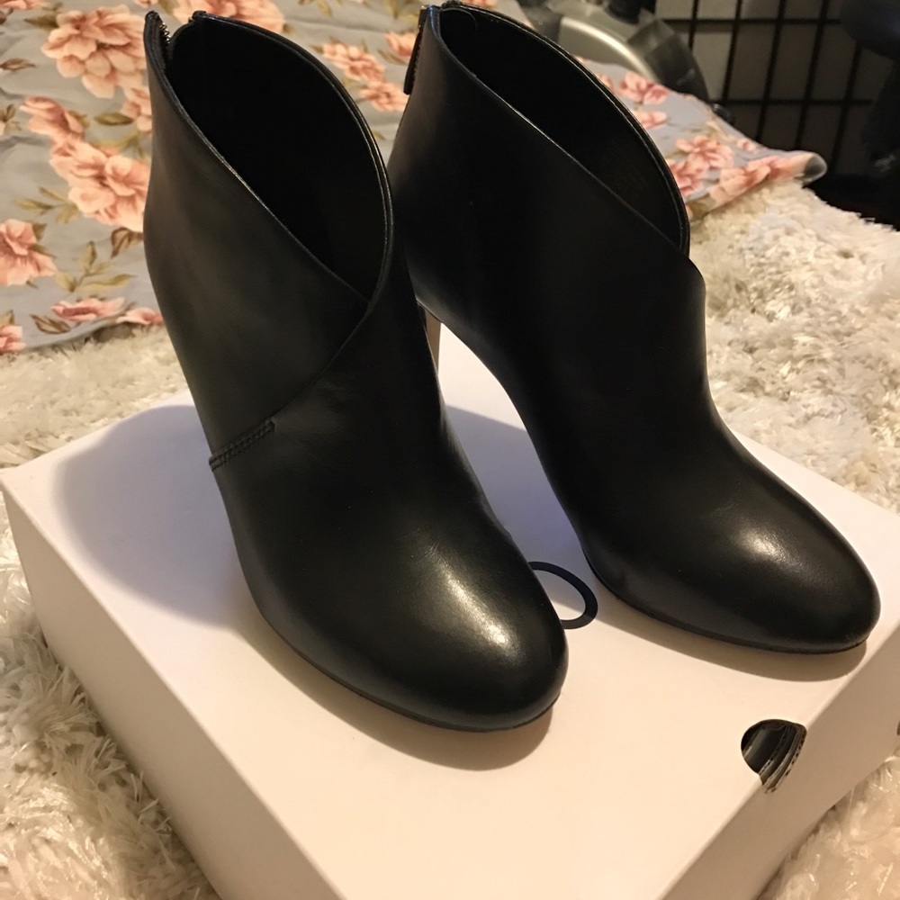HP. NIB Aldo Cessi Booties
