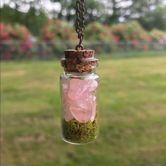 Rose quartz & moss terrarium necklace - Picture 2 of 2