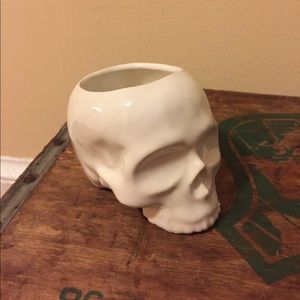 Adorable skull jewelry holder