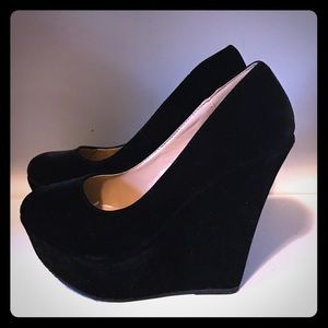 Black wedge heel