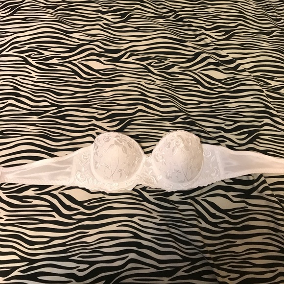 Embroidered White flower 🌺 bra strapless - Picture 2 of 3