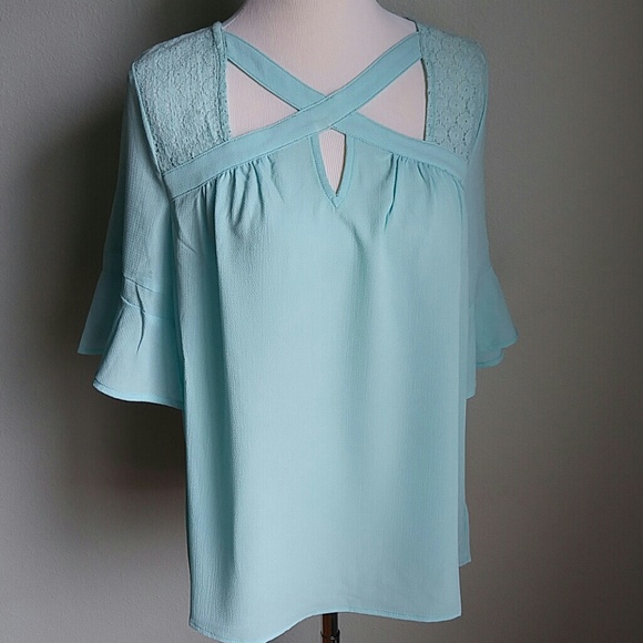 L Unique aqua bell sleeved top - Picture 2 of 7