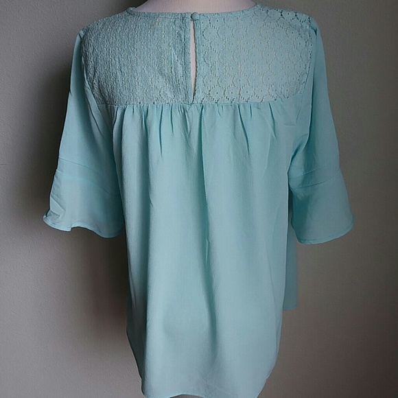 L Unique aqua bell sleeved top - Picture 3 of 7