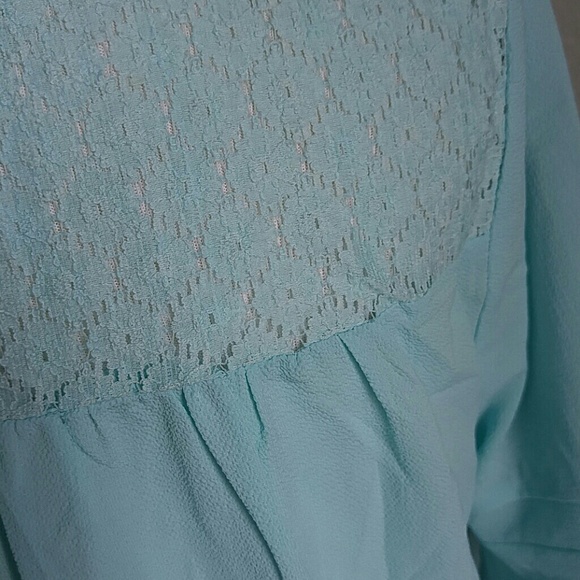 L Unique aqua bell sleeved top - Picture 4 of 7