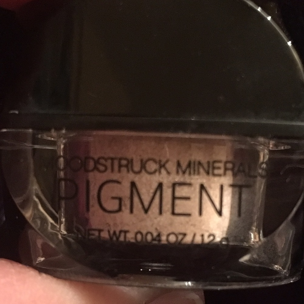 Younique eye pigment brand new.