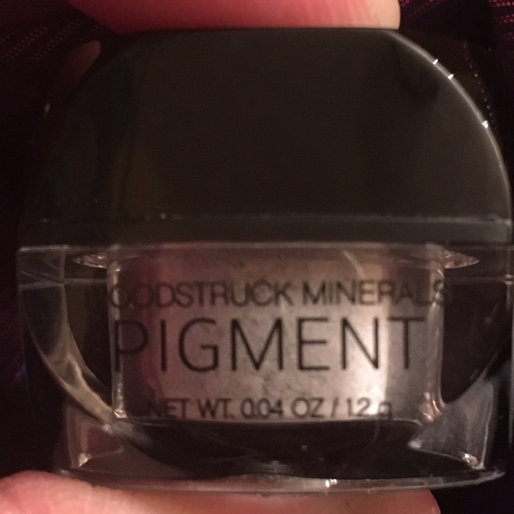Younique eye pigment brand new.