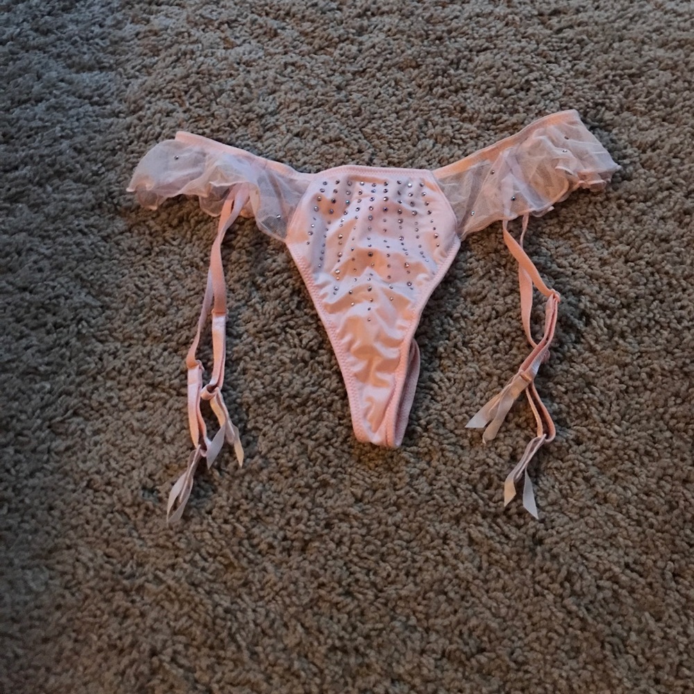 New Victoria secret low rise thing with straps