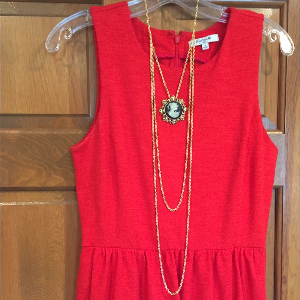 Vintage-Inspired Cameo and 3 Chain Necklace - Picture 2 of 8