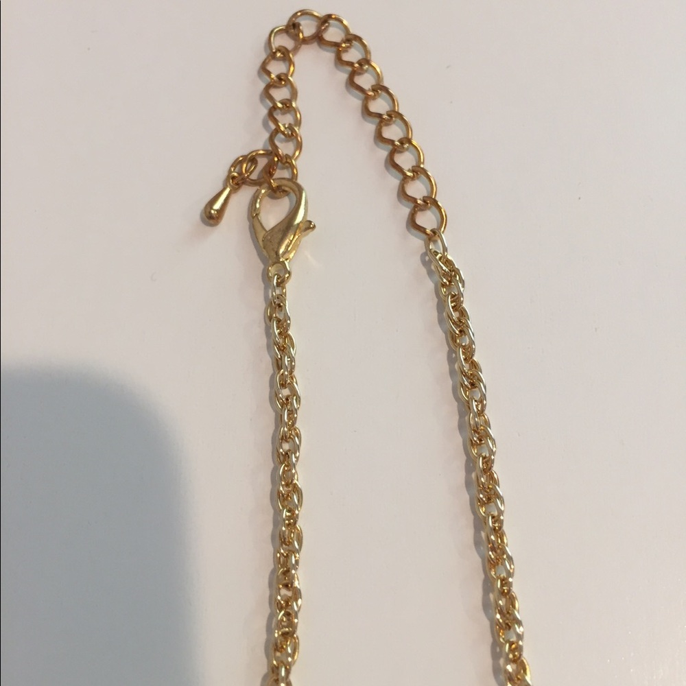 Vintage-Inspired Cameo and 3 Chain Necklace - Picture 5 of 8