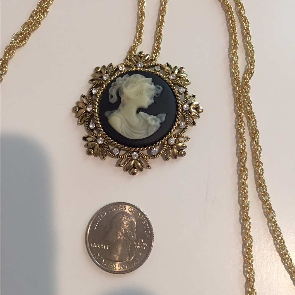 Vintage-Inspired Cameo and 3 Chain Necklace - Picture 6 of 8